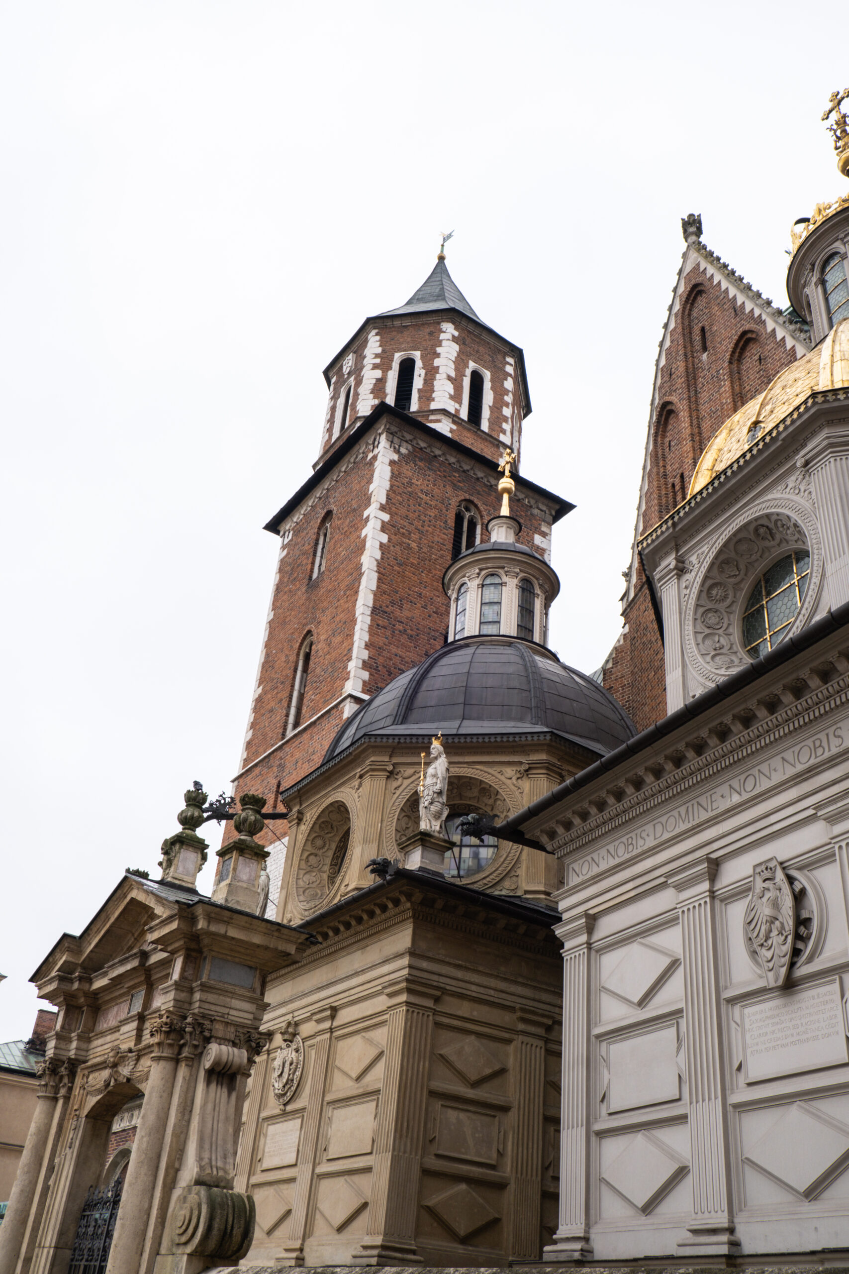 Widok na Katedrę Wawelską z terenu Wawelu